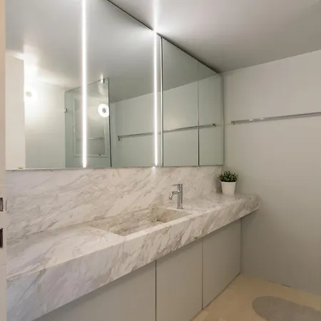 Large Ideal For 5 Appartement Athene